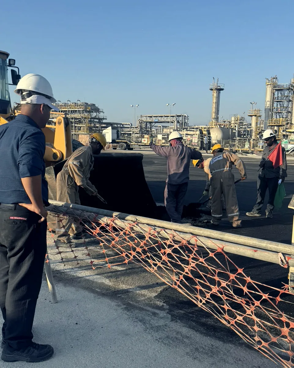 East Hope Contracting crew working at a refinery in the Eastern Province