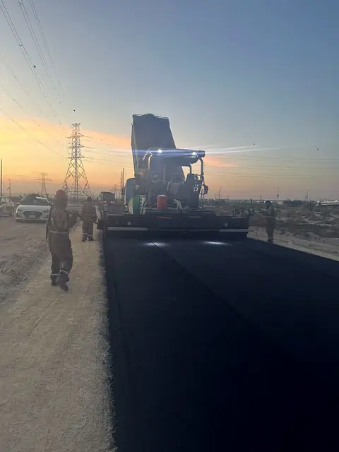 Fresh asphalt mat, first pass